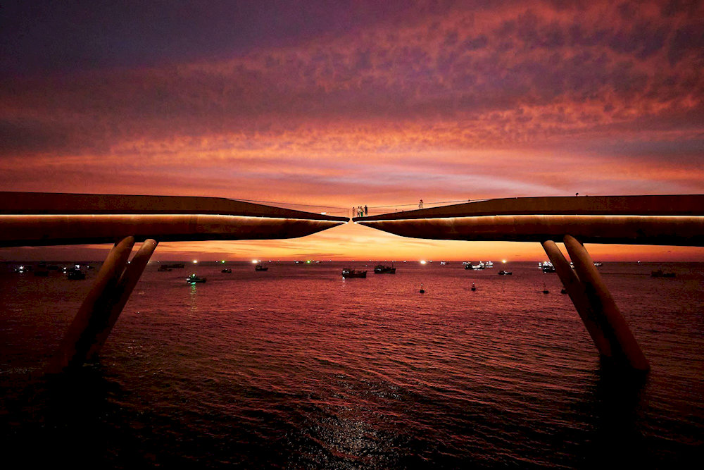 Kiss Bridge symbolizes the connection between people, nature, and life